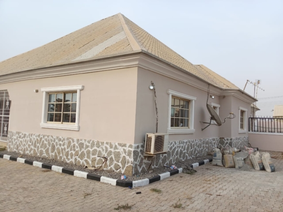 4 BEDROOM DETACHED BUNGALOW WITH BOYS QUARTER