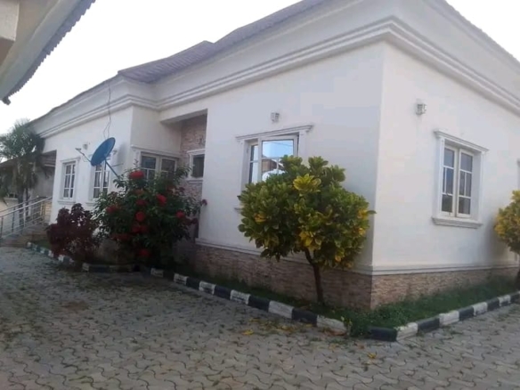 4 BEDROOM DETACHED BUNGALOW WITH BOYS QUARTER