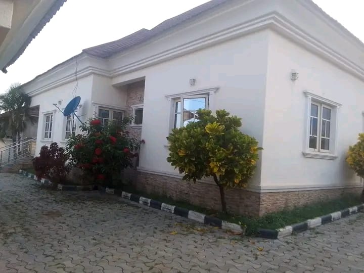 4 BEDROOM DETACHED BUNGALOW WITH BOYS QUARTER